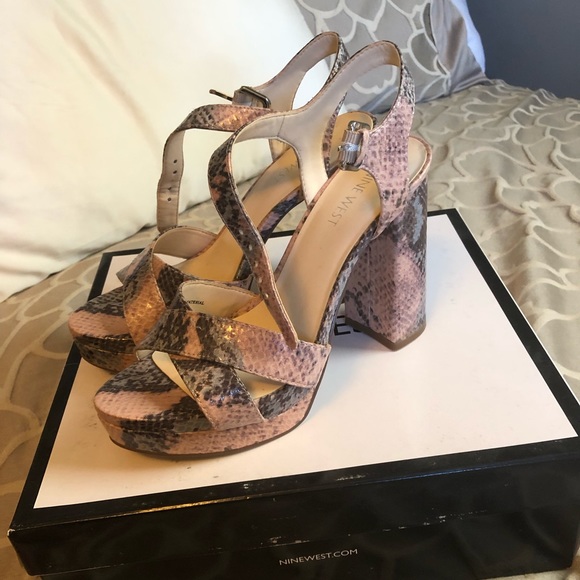 NIB Nine West platform heels - Picture 1 of 5